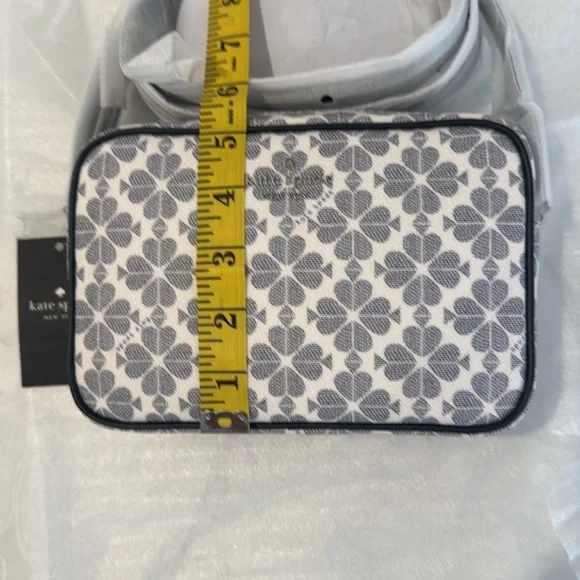 ♠️Kate spade Signature Spade Flower Mini Camera Bag. - Picture 11 of 12